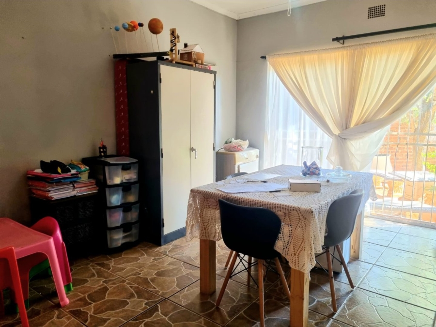 3 Bedroom Property for Sale in Heuwelsig Northern Cape